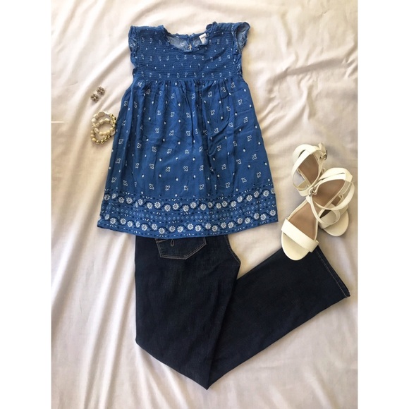 Woman’s Old Navy top - Picture 1 of 5